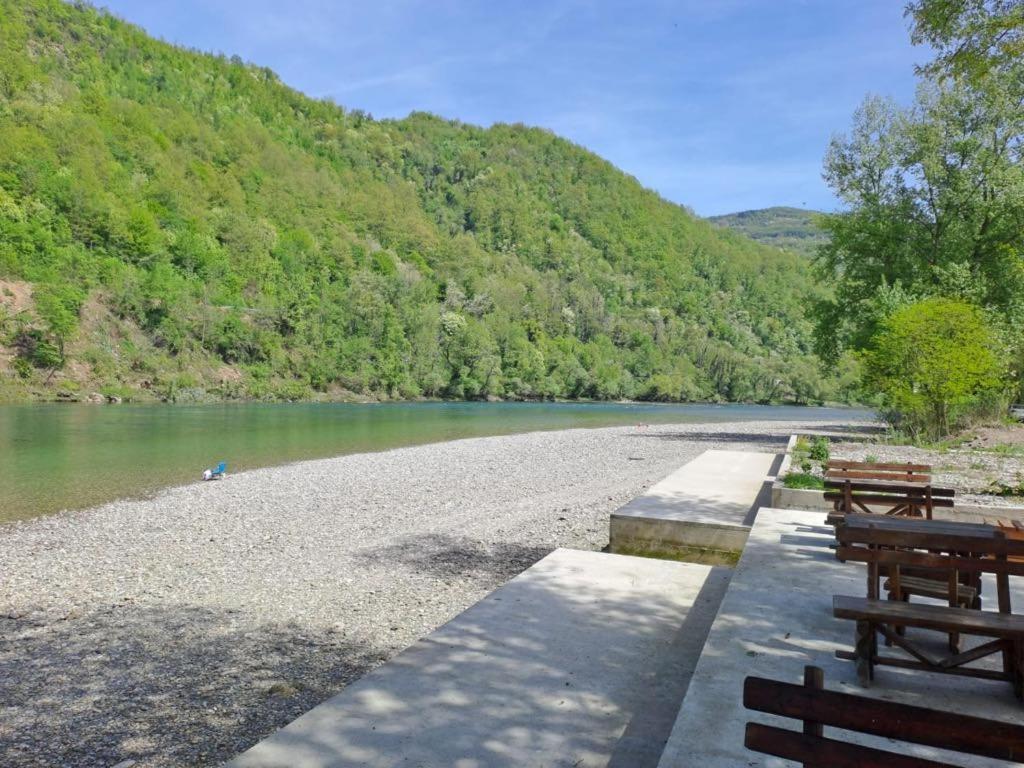 Appartement Zlatna Plaza à Bratunac Extérieur photo